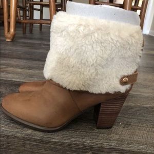 Tommy Hilfiger Leather/ Sherpa booties